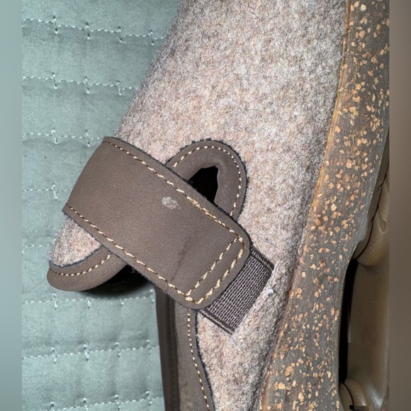 Earth Dream Chinook in the color Taupe. Size 9 Never worn. Super soft!!! - Picture 8 of 13